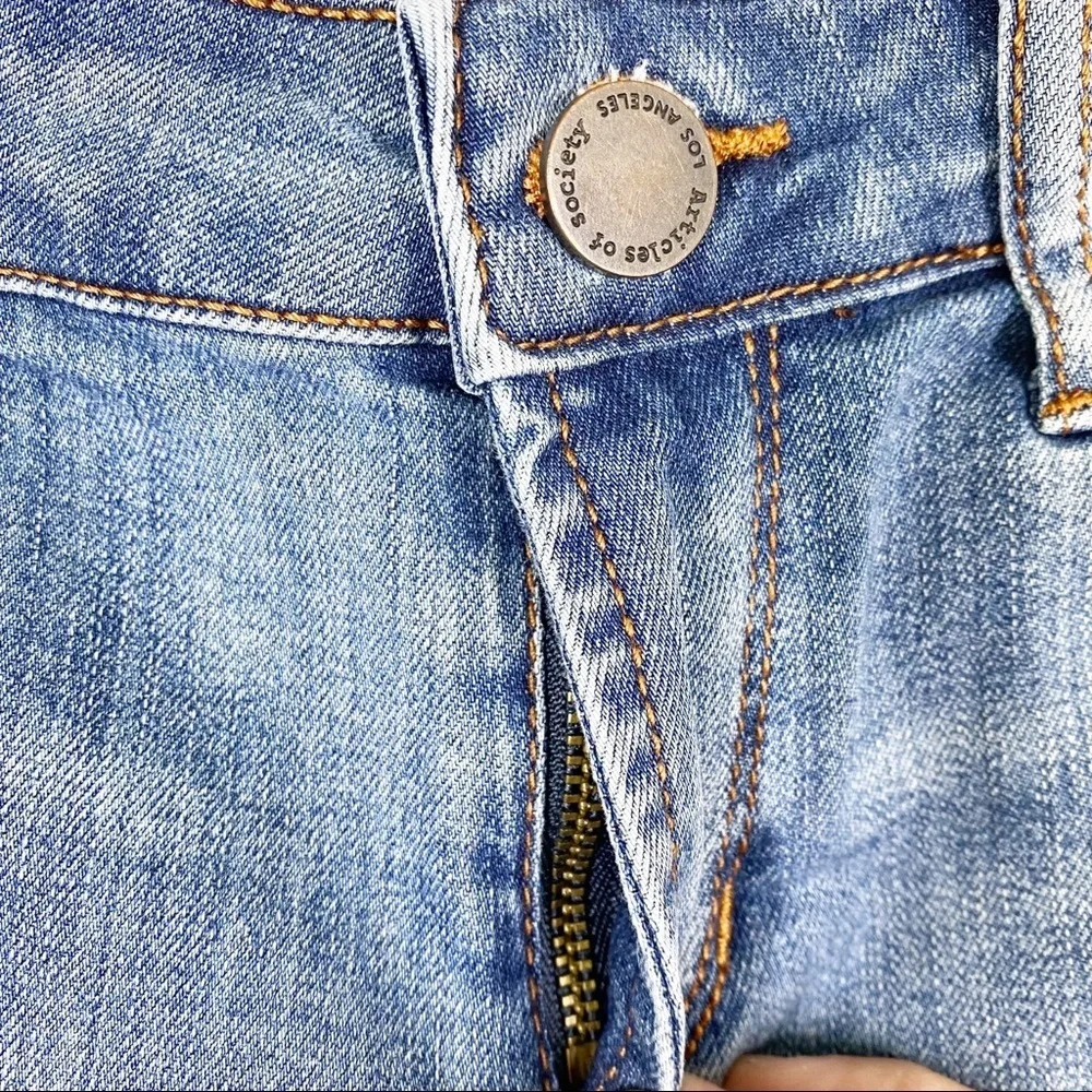 Articles of Society Distressed Cut Off Medium Wash Denim Jean Shorts 26